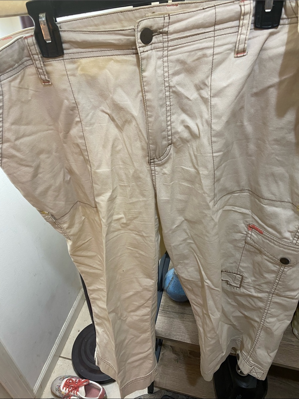 Zana Di Beige Capris with Cargo Pocket